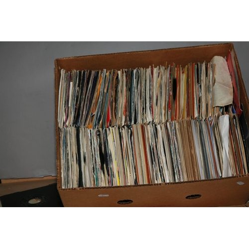 967 - A TRAY CONTAINING APPROX FOUR HUNDRED 7in SINGLES incuding Elvis Presley, The Monkees, Mott the Hoop... 