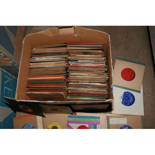 998 - A TRAY CONTAINING APPROX ONE HUNDRED AND SIXTY 7in SINGLES mostly by The Shirelles, Aretha Franklin,... 