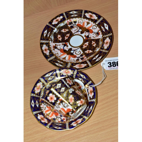 386 - A ROYAL CROWN DERBY COFFEE TRIO IN IMARI 2451 PATTERN, bearing date codes for 1920, 1932 and 1933 (3... 