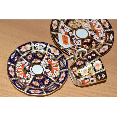 386 - A ROYAL CROWN DERBY COFFEE TRIO IN IMARI 2451 PATTERN, bearing date codes for 1920, 1932 and 1933 (3... 