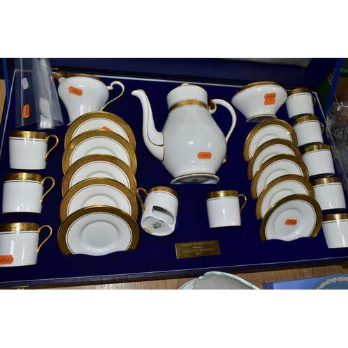 400 - A BOXED AYNSLEY 'ARGOSY' 8360 PATTERN COFFEE SET, made for Dover Street Trophies, comprising ten cof... 