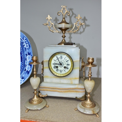 417 - A LATE 19TH CENTURY FRENCH MARBLE CLOCK GARNITURE with  key, a cream enamel dial marked Comptoir Gen... 