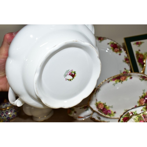 419 - A QUANTITY OF ROYAL ALBERT 'OLD COUNTRY ROSES' PATTERN TEAWARES, comprising five cups, five saucers,... 