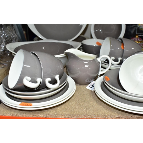 421 - A PART DINNER SET OF WEDGWOOD OF ETRURIA & BARLASTON IN GREY AND WHITE 1950'S STYLE, comprising two ... 