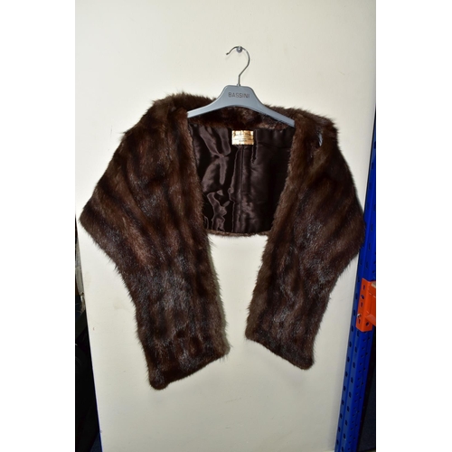 438 - A LADIES BROWN FUR STOLE made by Charles Henry Furriers -Bradford (1)