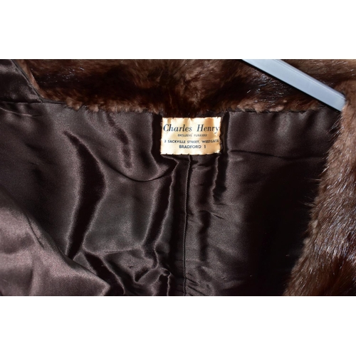 438 - A LADIES BROWN FUR STOLE made by Charles Henry Furriers -Bradford (1)