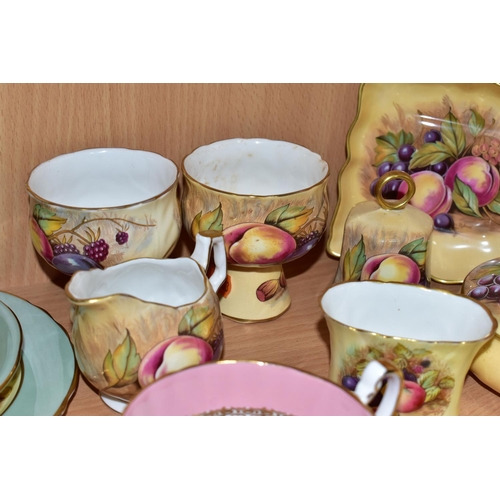 460 - TWENTY THREE PIECES OF AYNSLEY ORCHARD GOLD TEA AND GIFT WARES, to include five teacups and four sau... 