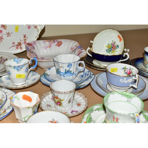 472 - A GROUP OF CERAMIC TEA WARES ETC, to include Paragon cups and saucers of various designs and pattern... 