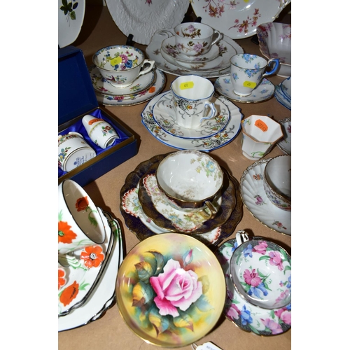 472 - A GROUP OF CERAMIC TEA WARES ETC, to include Paragon cups and saucers of various designs and pattern... 