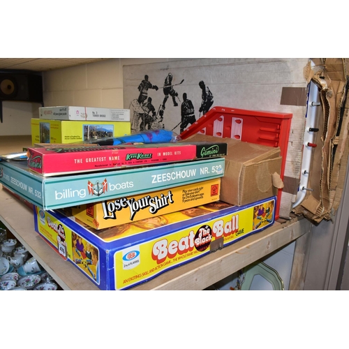 476 - GAMES & JIGSAW PUZZLES, comprising five jigsaw Puzzles (contents un-checked) a balsa model aircraft ... 