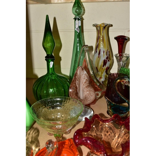 477 - A QUANTITY OF MOSTLY COLOURED DECORATIVE GLASS WARES, to include a green Sklo Union vase with pulled... 