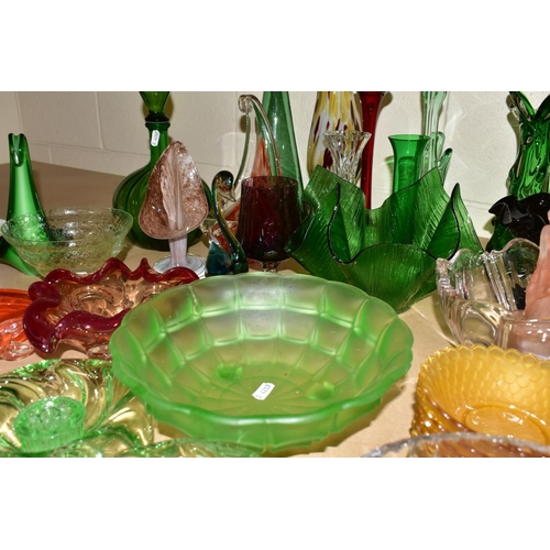 477 - A QUANTITY OF MOSTLY COLOURED DECORATIVE GLASS WARES, to include a green Sklo Union vase with pulled... 