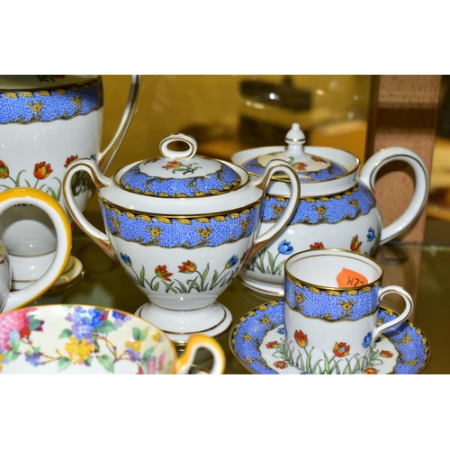 530 - A GROUP OF AYNSLEY TEA AND BREAKFAST WARES, comprising an Emerald Isle tea cup, saucer, covered muff... 