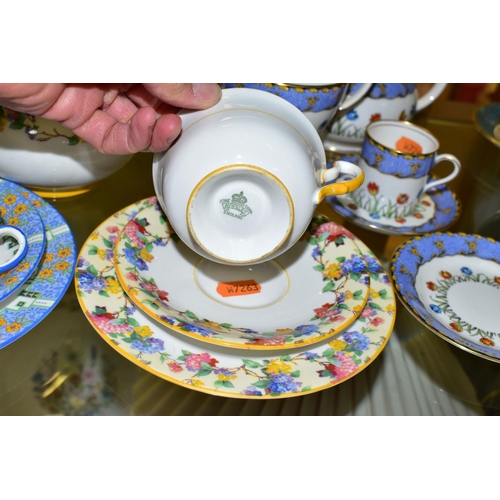 530 - A GROUP OF AYNSLEY TEA AND BREAKFAST WARES, comprising an Emerald Isle tea cup, saucer, covered muff... 