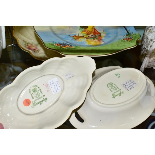 541 - A GROUP OF A J WILKINSON AND CLARICE CLIFF CERAMICS, comprising a Clarice Cliff for Royal Staffordsh... 