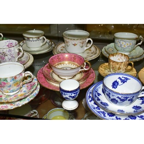 553 - A GROUP OF AYNSLEY AND OTHER TRIOS, CUPS AND SAUCERS, assorted patterns to include a pink rimmed tri... 