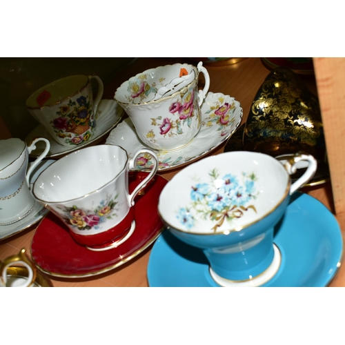 555 - TWENTY ONE AYNSLEY TEA CUPS AND SAUCERS, assorted patterns including florals, gilt bands and solid c... 