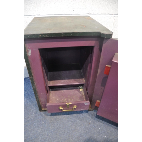 1055 - A VINTAGE SAFE branded with The Sphinx Safe - manufactured by the Auto construction co Birmingham, w... 