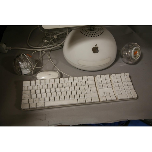 893 - AN APPLE iMAC G4 M6498 PERSONAL COMPUTER with 1.25Hz /256Mb/80HD, wired keyboard and mouse and a pai... 