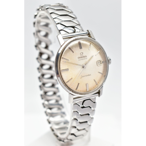 53 - A 1960s VINTAGE OMEGA AUTOMATIC SEAMASTER DATE, the silver coloured dial with luminescent silver ton... 