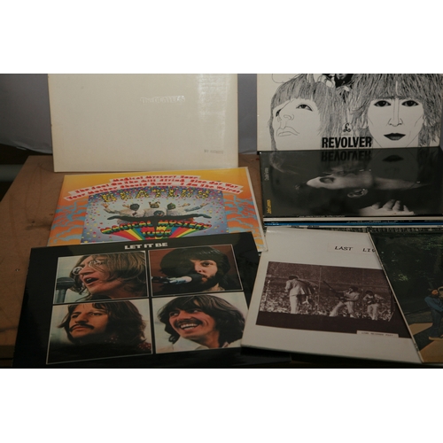 953 - SIXTEEN LPs BY THE BEATLES AND CONTRIBUTING ARTISTS comprising of The Beatles ( no 370337) 1st press... 