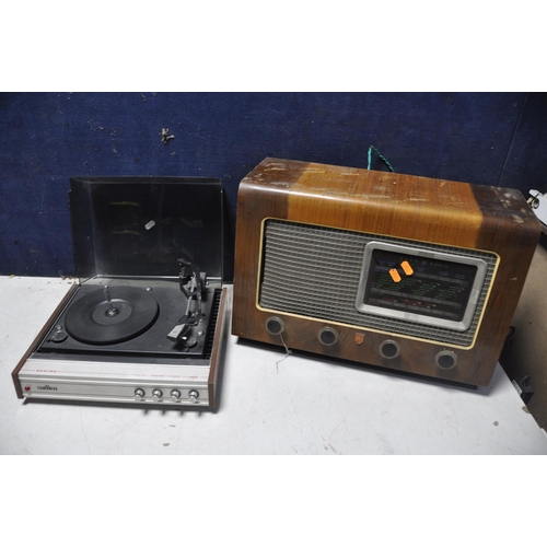 1064 - A RGD PA25 TURNTABLE (PAT pass and powers up) along with a Ecko A.104 vintage radio (PAT fail due to... 