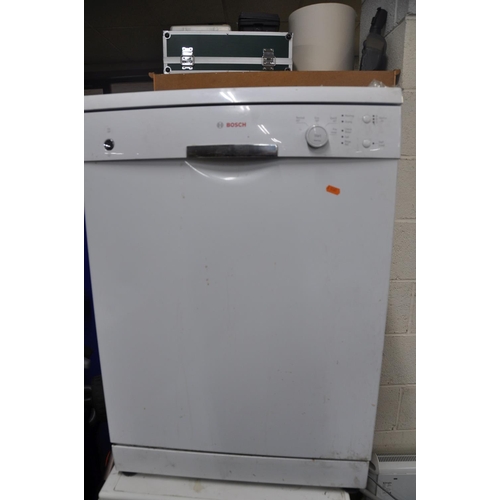 1066 - A BOSCH SMS40T32UK DISHWASHER measuring width 60cm x depth 62cm x height 84cm (PAT pass and powers u... 