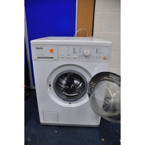 1067 - A MIELE W320 NOVATRONIC WASHING MACHINE measuring width 60cm x depth 60cm x height 86cm (PAT pass an... 