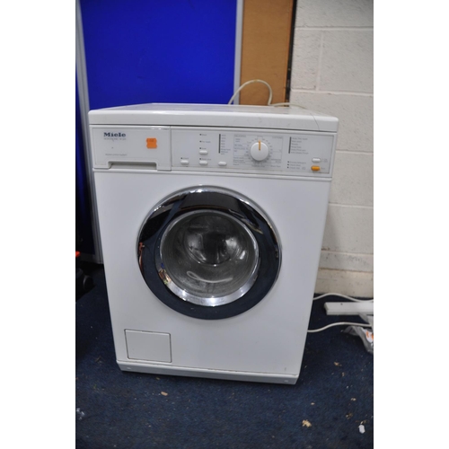 1067 - A MIELE W320 NOVATRONIC WASHING MACHINE measuring width 60cm x depth 60cm x height 86cm (PAT pass an... 