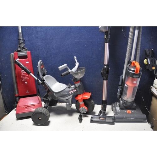 1068 - A HOOVER U2798 VACUUM CLEANER along with a Goodmans 300636 upright vacuum cleaner, Tower cordless va... 