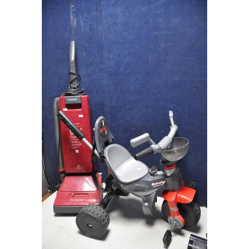 1068 - A HOOVER U2798 VACUUM CLEANER along with a Goodmans 300636 upright vacuum cleaner, Tower cordless va... 