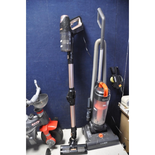 1068 - A HOOVER U2798 VACUUM CLEANER along with a Goodmans 300636 upright vacuum cleaner, Tower cordless va... 