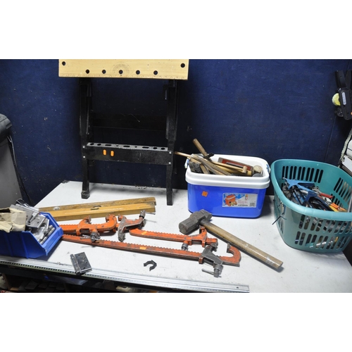 1072 - A SELECTION OF TOOLS to include a tub of hammers, basket containing various tools comprising chisels... 