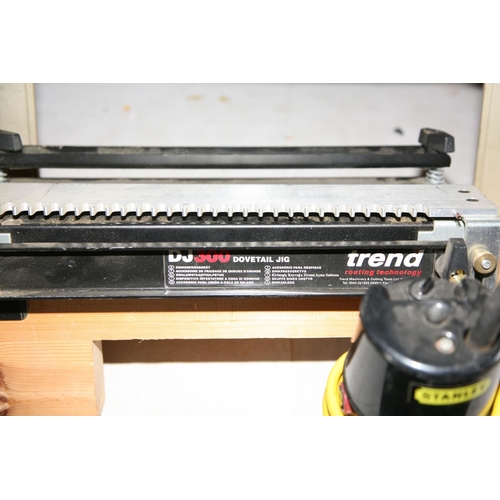 1120 - A STANLEY TOPLINE 1056 1/4in ROUTER Mk2 (untested), a Trend Dovetail Jig and a Black and Decker Rout... 