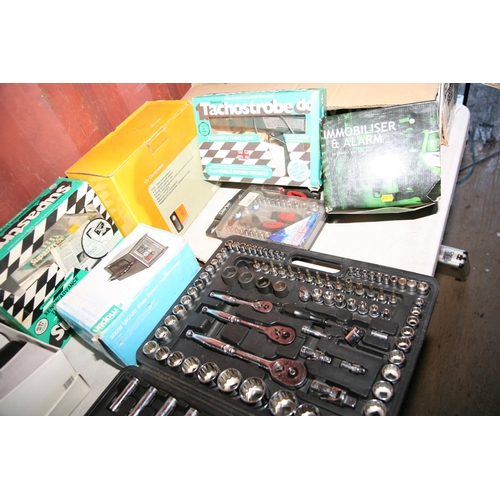 1123 - A SELECTION OF AUTOMOTIVE TOOLS AND ACCESSORIES including a Halfords Socket set, two Gunsons Tachost... 