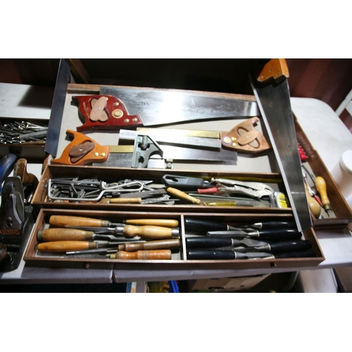 1137 - A RWB WALNUT CARPENTERS TOOLBOX with 4 internal drawers, Stanley and vintage chisels, a Record No 08... 