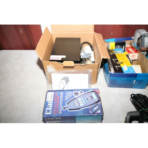 1143 - A BOSCH POF 50 ROUTER, a Duratool heat gun, a Black and Decker Bench Grinder, a Stanley electric Sta... 