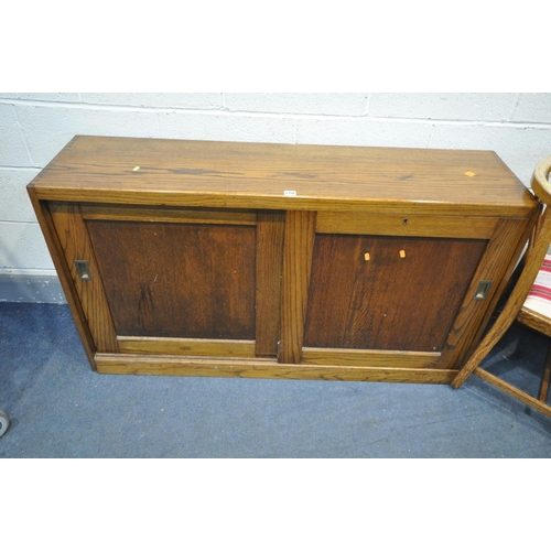 1206 - A 20TH CENTURY OAK EXTENDING DINING TABLE, on acorn legs, united by shaped stretchers, open length 1... 