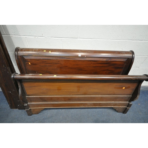 1247 - A MAHOGANY 5ft SLEIGH BED, with siderails, no slats (condition - some losses, dusty)