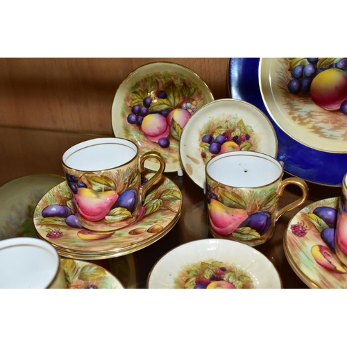 332 - A GROUP OF AYNSLEY ORCHARD GOLD COFFEE WARES, comprising a 21cm plate, five coffee cans, seven sauce... 