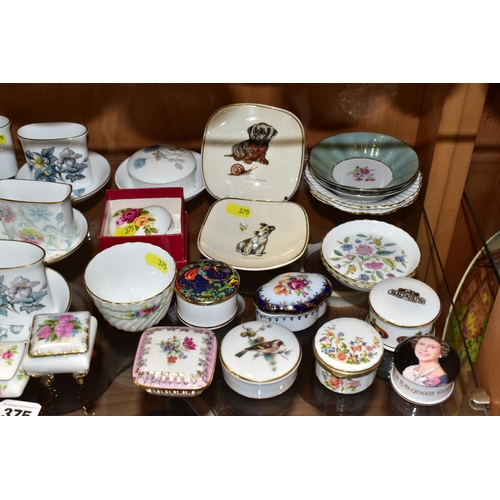 375 - A COLLECTION OF 20TH CENTURY BRITISH AND CONTINENTAL BONE CHINA AND PORCELAIN POSY VASES, PIN DISHES... 