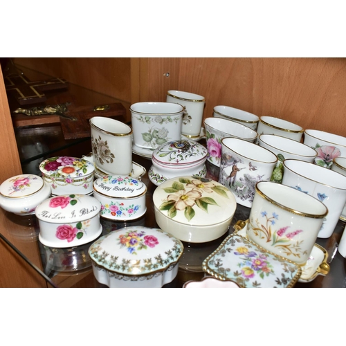 375 - A COLLECTION OF 20TH CENTURY BRITISH AND CONTINENTAL BONE CHINA AND PORCELAIN POSY VASES, PIN DISHES... 