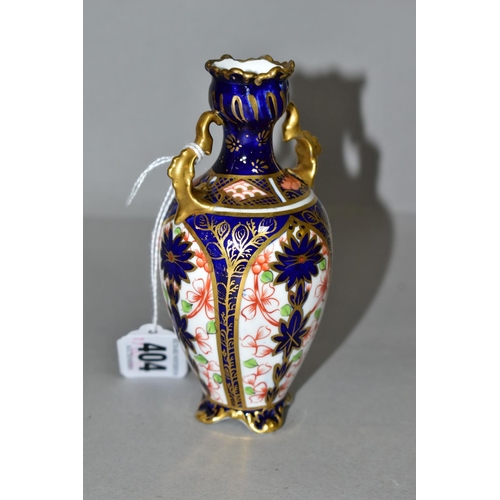 404 - A ROYAL CROWN DERBY OLD IMARI 1128 TWIN HANDLED VASE, of baluster form with gilt foliate handles, st... 