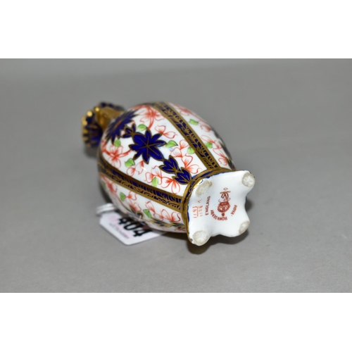 404 - A ROYAL CROWN DERBY OLD IMARI 1128 TWIN HANDLED VASE, of baluster form with gilt foliate handles, st... 