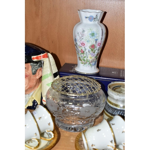 410 - A GROUP OF CERAMICS AND GLASSWARES, to include a boxed Wedgwood pale blue jasperware bud vase, a box... 