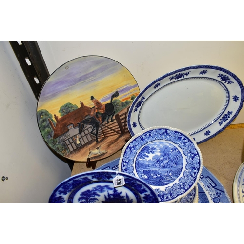 536 - A GROUP OF NINETEENTH AND TWENTIETH CENTURY PLATES, to include four large blue and white meat plates... 