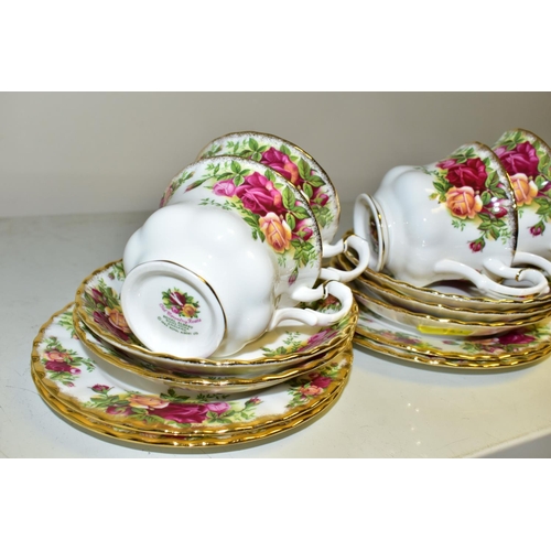 543 - A TWENTY PIECE ROYAL ALBERT OLD COUNTRY ROSES PART COFFEE/TEA SET, comprising a coffee pot, six tea ... 