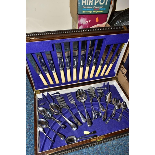 560 - TWO BOXES OF METALWARE AND A CANTEEN OF CUTLERY, to include a wooden canteen of Viners Ltd cutlery R... 