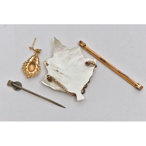 11 - A SELECTION OF 9CT GOLD, SILVER AND YELLOW METAL JEWELLERY, to include a plain bar brooch, stamped '... 