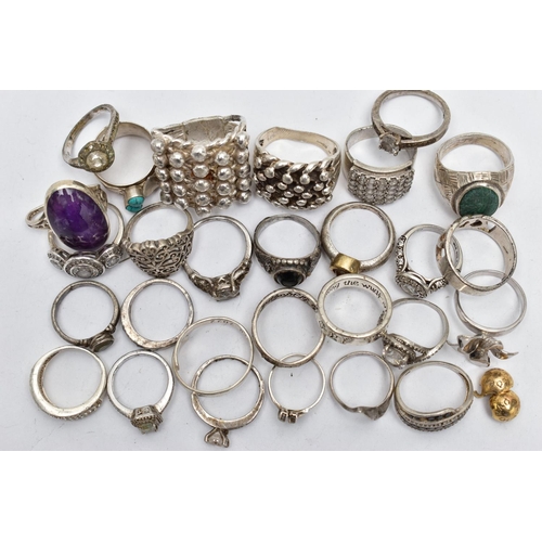 34 - AN ASSORTMENT OF SILVER AND WHITE METAL RINGS, to include a large keepers ring, hallmarked 925 Sheff... 